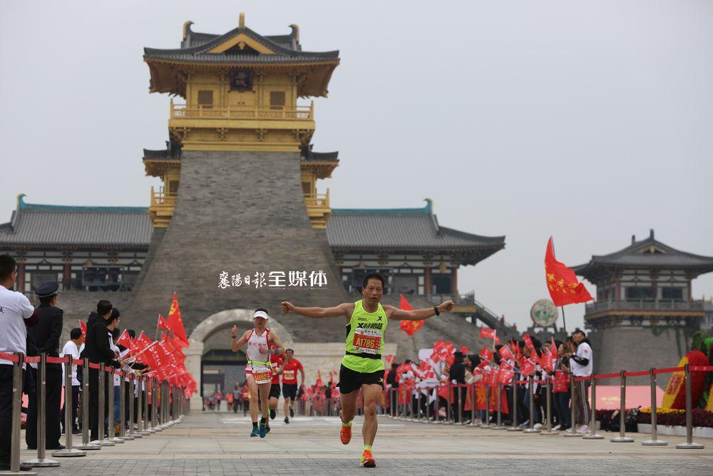 襄阳马拉松奖金多少?跑一场能挣回报名费吗? 襄阳马拉松奖金多少?跑一场能挣回报名费吗?