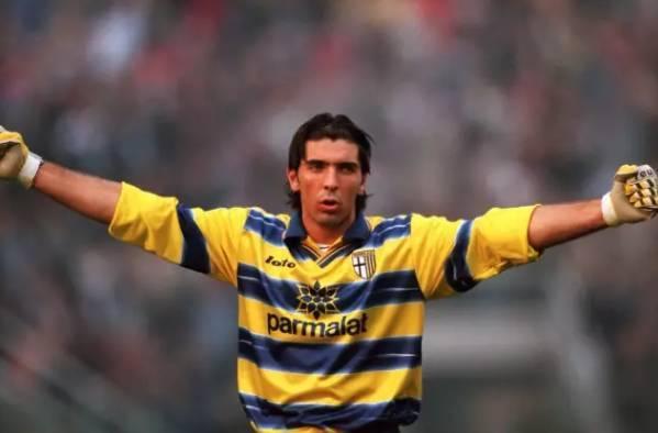 梅西世界杯亚军奖牌，那枚银牌背后的故事，比冠军更值得铭记